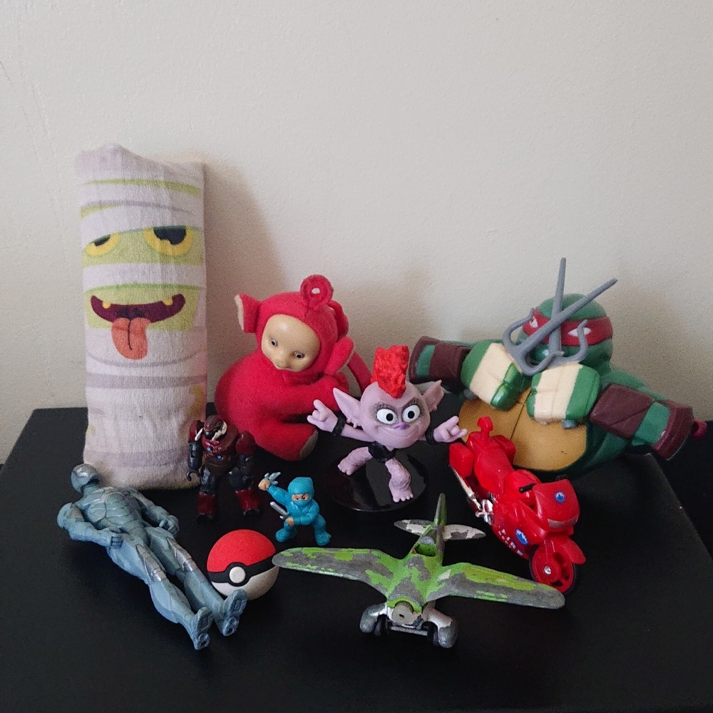 Assorted Kids Toy Lot - Trollz, Ninja Turtles, Halo, Teletubbies